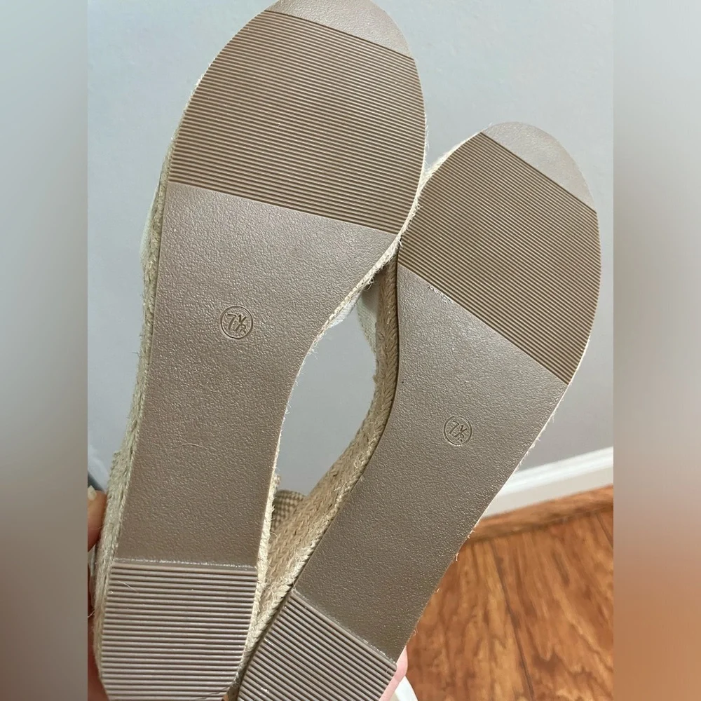 NWOT Women's White Espadrille Wedge Sandals Heels Closed Toe Lace Up